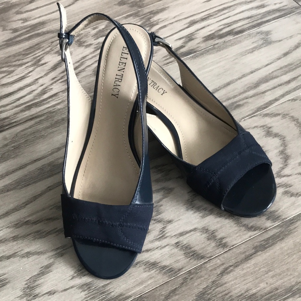 Ellen Tracy navy sandals size 7M